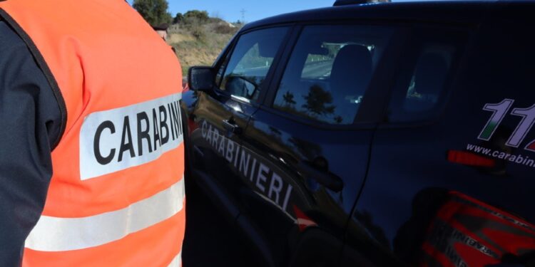 L'uomo si è barricato in casa