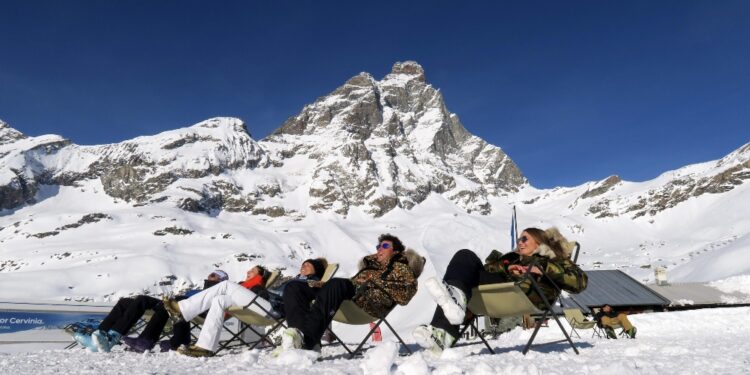 Nevicata farà aprire altre piste. A Cervinia 'numeri da record'