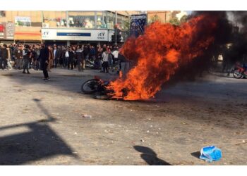 Issato il patibolo a Isfahan. Suoi sostenitori in pellegrinaggio