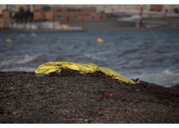 La barca ha urtato uno scoglio