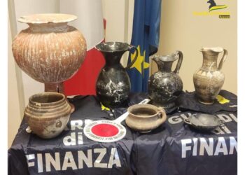 Gdf fa un controllo di routine e trova pezzi di archeologia