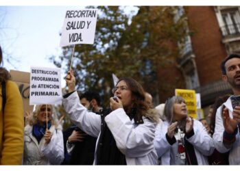 Membri di un sindacato occupano sala di una sede istituzionale