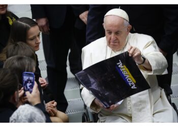 All'udienza generale in Vaticano presente moglie di uno di loro