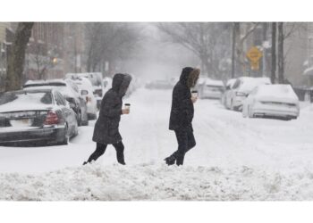 Cancellati oltre duemila voli per gelo e neve