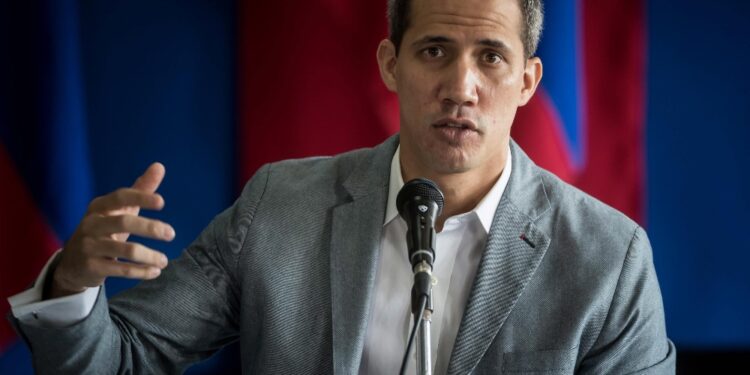 Con un voto diviso dell'opposizione a Maduro