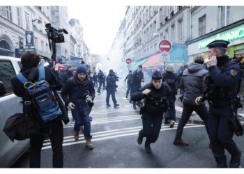 Scontri tra polizia e manifestanti