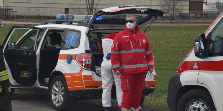 E' stato pestato selvaggiamente fuori da un centro commerciale