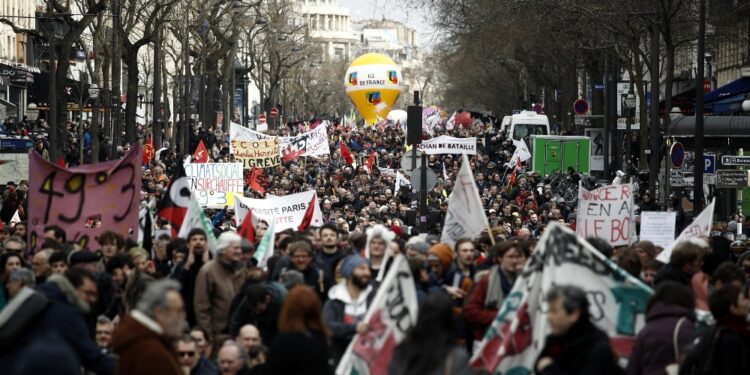 Appello sindacati affinché francesi manifestino 'massicciamente'