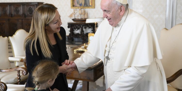 La premier in Vaticano con la famiglia e stretti collaboratori