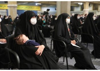 Incontrando un gruppo di donne per la Festa della Mamma