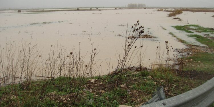 Strade chiuse e allagamenti nel Vallo di Diano