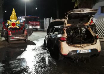 Auto in fiamme Cermenate