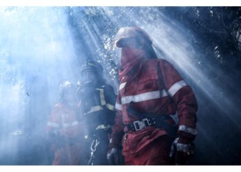 Incendio vicino alla Iplom. Non si esclude l'ipotesi dolosa