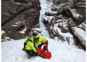 Incidente sulla cascata di ghiaccio Regina del Lago