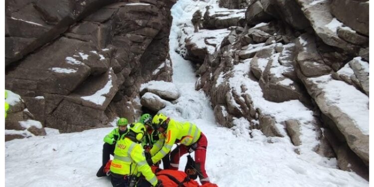 Incidente sulla cascata di ghiaccio Regina del Lago