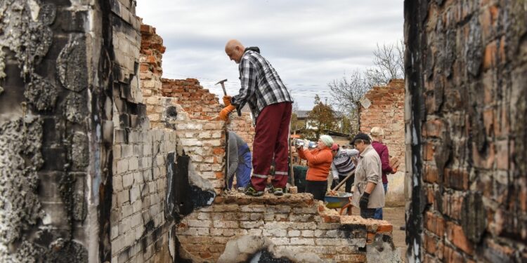 'Colonne di militari con uniformi senza segni verso Chernihiv'