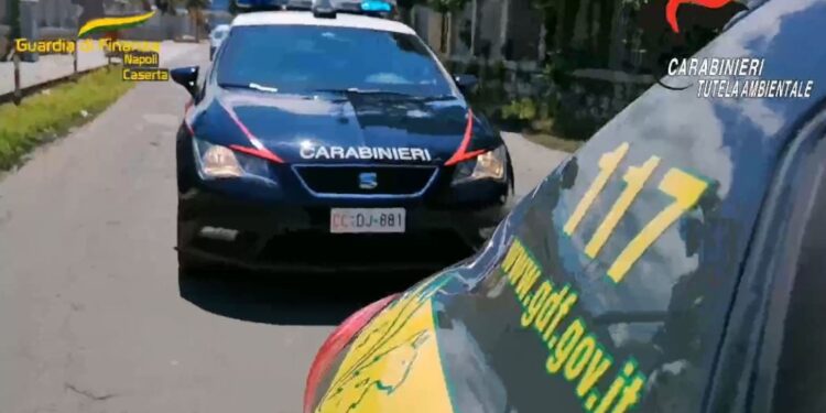 Avrebbero anche aiutato narcos a nascondere 600 kg di cocaina