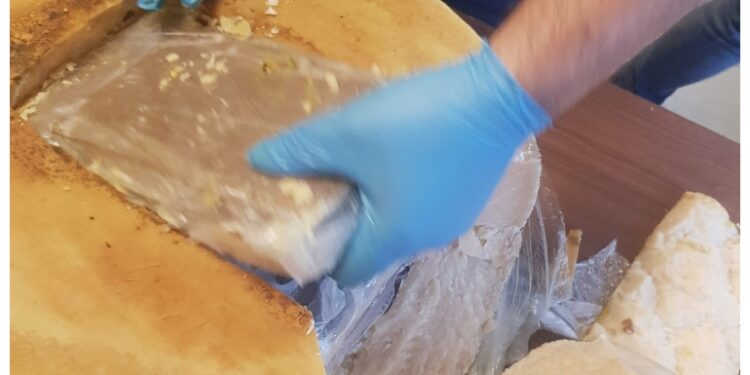 Nascondevano la cocaina dentro forme di parmigiano