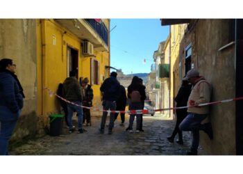 Dopo delitto ha fumato sigaretta seduta a cavalcioni su cadavere