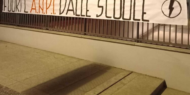 Firmata Blocco studentesco. "Una minaccia all'antifascismo"