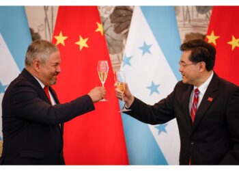 Segue la decisione di avviare legami ufficiali con la Cina