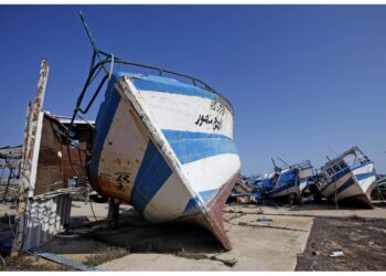 Migranti: al via rimozione barchini dei da Lampedusa