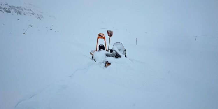 Al traforo del Gran San Bernardo stop temporaneo a mezzi pesanti