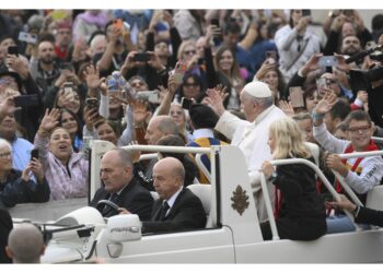 Udienza generale. "Il cristianesimo chiede di servire gli altri"