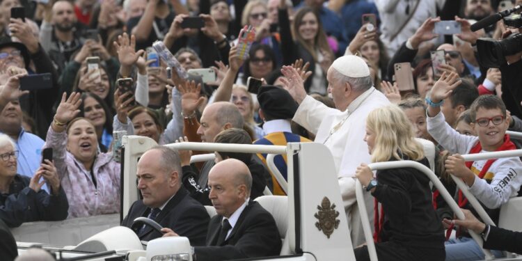 Udienza generale. "Il cristianesimo chiede di servire gli altri"