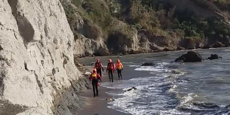 Trovata dai vigili del fuoco in località Praialonga