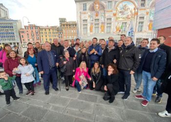 Ministro visita gazebo Lega al Porto Antico di Genova