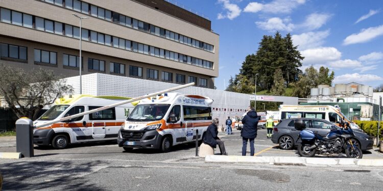 Precipitato dal secondo piano. Trasportato in codice rosso