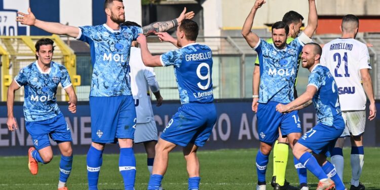 La gioia di Alberto Cerri dopo la rete decisiva (foto Roberto Colombo)