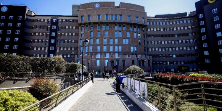 L'ex premier è ricoverato dal 5 aprile all'ospedale San Raffaele