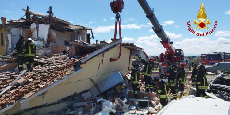 Il 15 aprile vicino a Lucca. Due le vittime