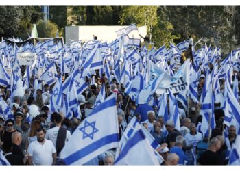 100-200 mila contro la Corte Suprema. Netanyahu