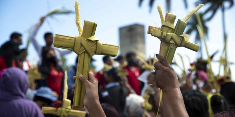 Una realtà 'scandalosa' per il sacerdote esiliato Edwin Román