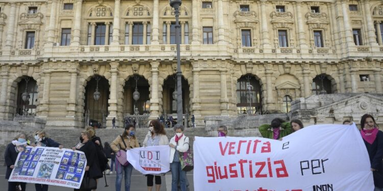 Papà studentessa: rimasto freddo ma hanno chiesto scusa