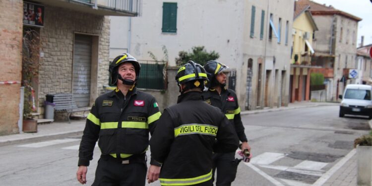 Tutti gli istituti sono stati fatti evacuare questa mattina