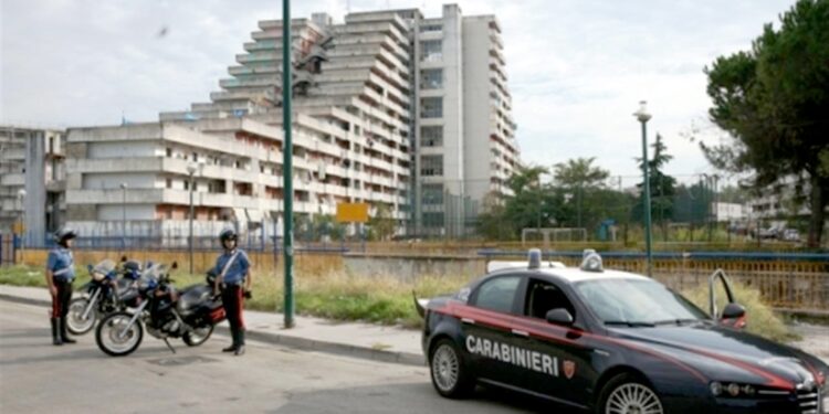 Bloccato dai Carabinieri in uno dei lotti di Scampia a Napoli