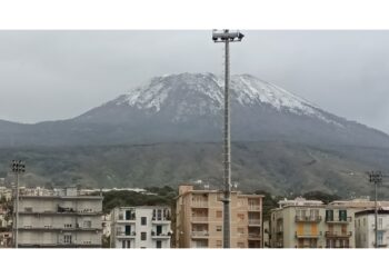 Grandinata si abbatte sulle città poste alle pendici del vulcano