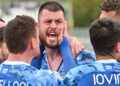 Alberto Cerri festeggiato dai compagni dopo aver segnato la rete dell'1-1 con l'Ascoli (foto Roberto Colombo)