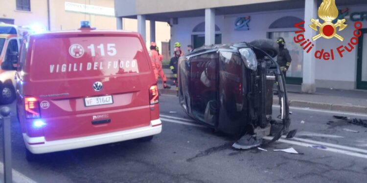 Auto fuori strada Olgiate Comasco