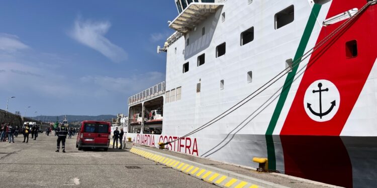 Duecento non sbarcheranno e saranno portati a Messina