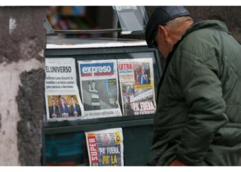 E nega di voler impedire all'opposizione di tornare al governo