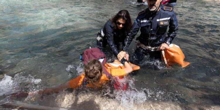 Ad attivisti 'basta con le assurde aggressioni ai monumenti'