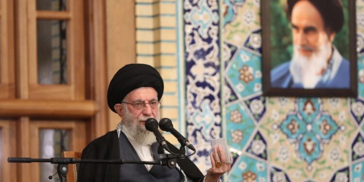 La Guida suprema dell'Iran parla alla settimana degli Insegnanti