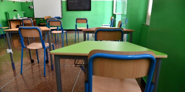 La docente di un liceo sporge denuncia ma è accusata di molestie