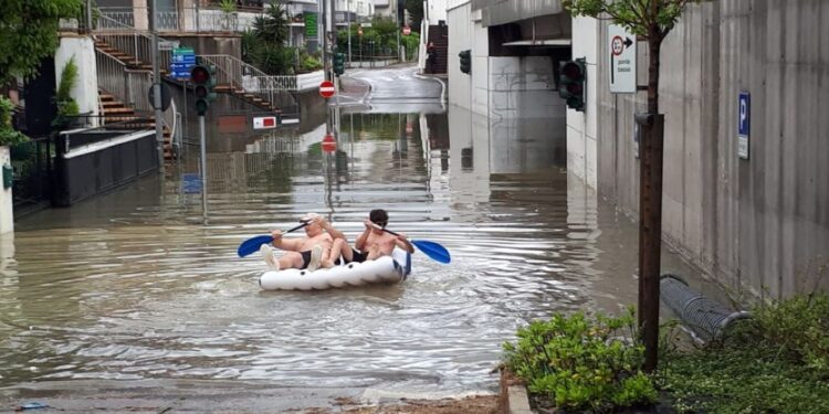 Con i remi per andare da una parte all'altra della città