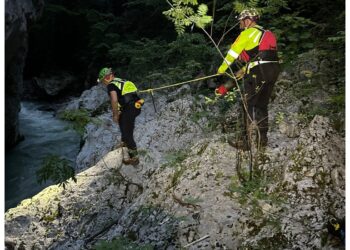 L'incidente per uno scontro tra gommoni. Le ricerche proseguono